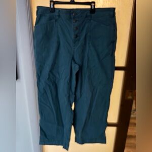 Duluth Trading Co Women's Shop Square Button-Front Teal Cropped Pants